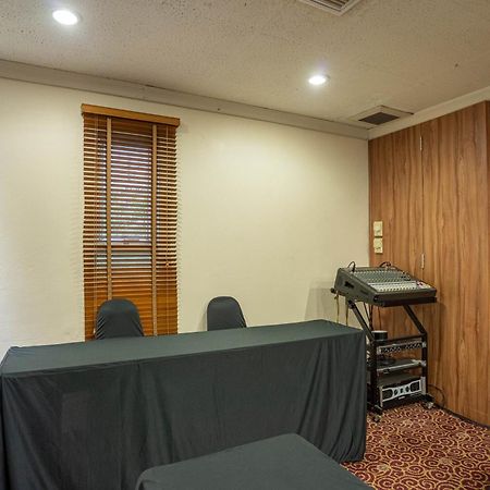 Journeyhub Sukhumvit 26, Bangkok - Formerly St James Hotel 외부 사진