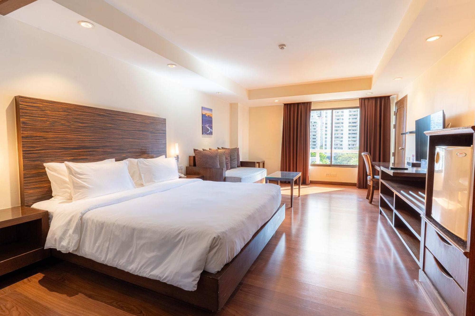 Journeyhub Sukhumvit 26, Bangkok - Formerly St James Hotel 외부 사진