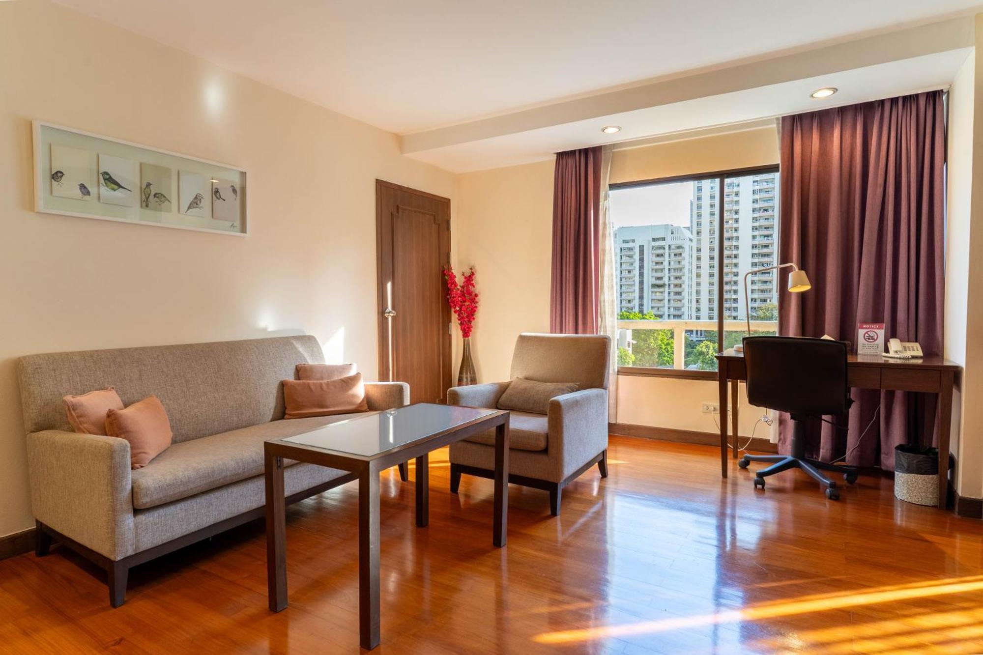 Journeyhub Sukhumvit 26, Bangkok - Formerly St James Hotel 외부 사진
