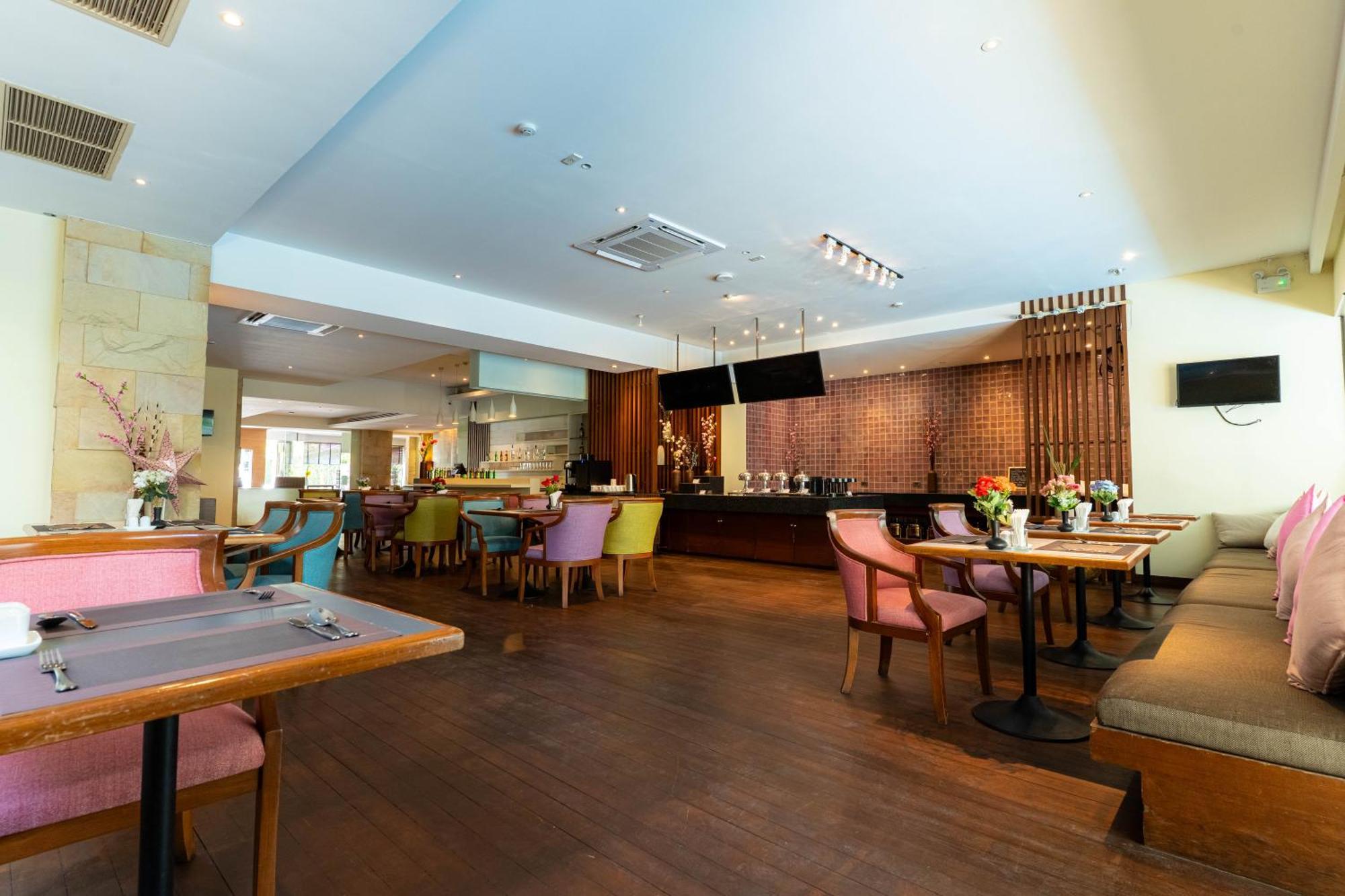 Journeyhub Sukhumvit 26, Bangkok - Formerly St James Hotel 외부 사진