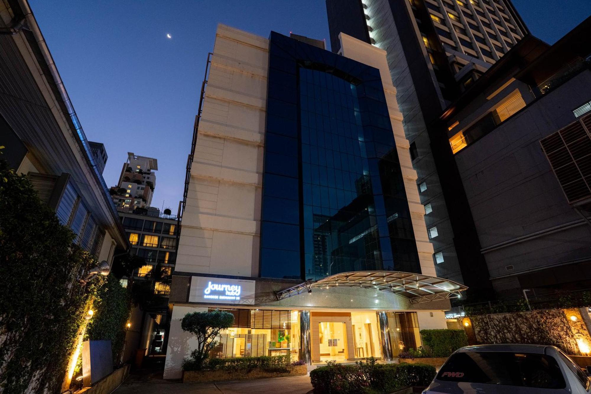 Journeyhub Sukhumvit 26, Bangkok - Formerly St James Hotel 외부 사진