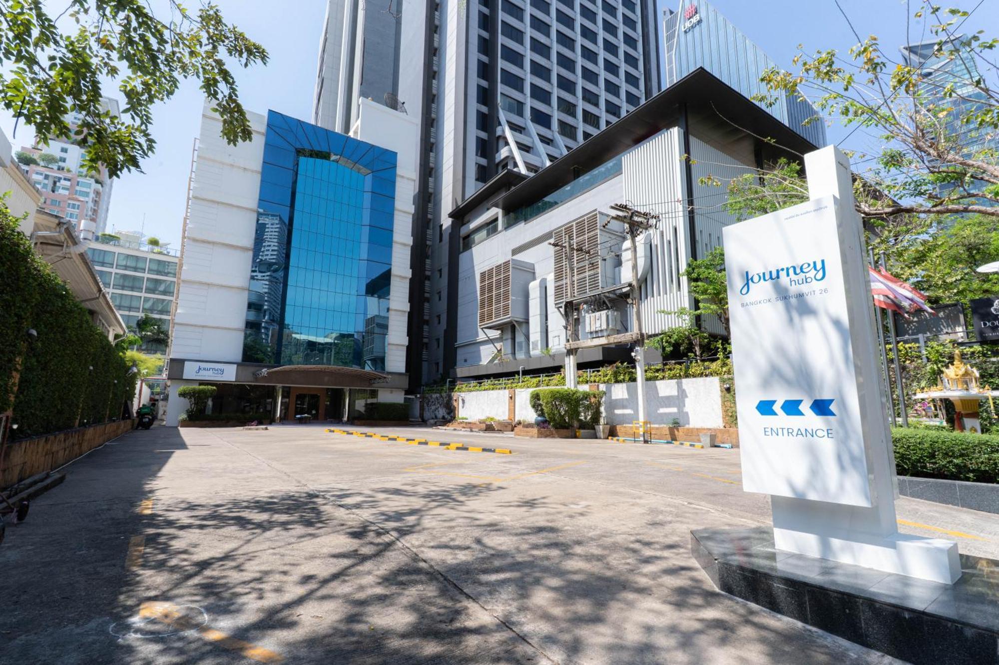 Journeyhub Sukhumvit 26, Bangkok - Formerly St James Hotel 외부 사진