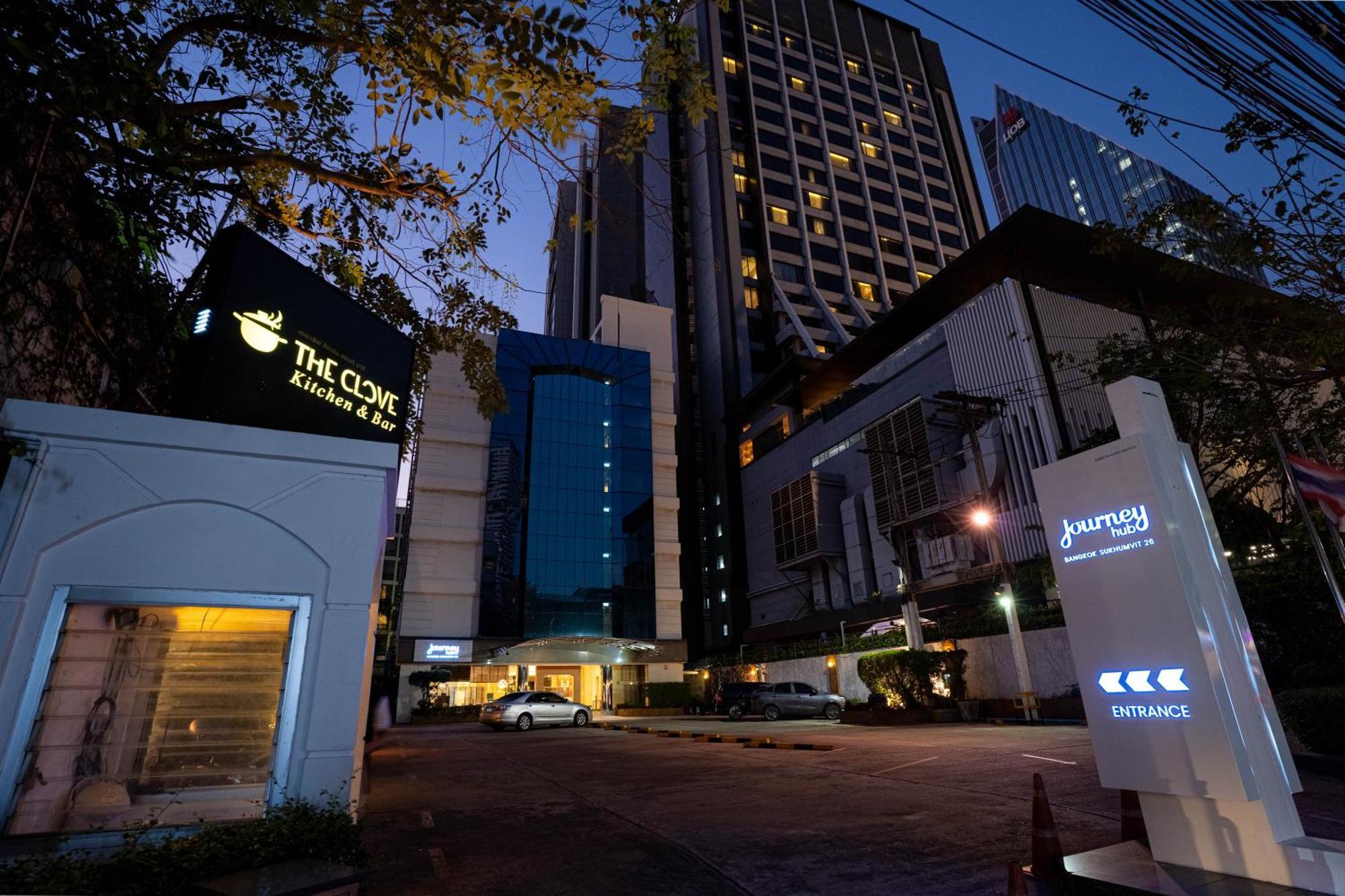 Journeyhub Sukhumvit 26, Bangkok - Formerly St James Hotel 외부 사진
