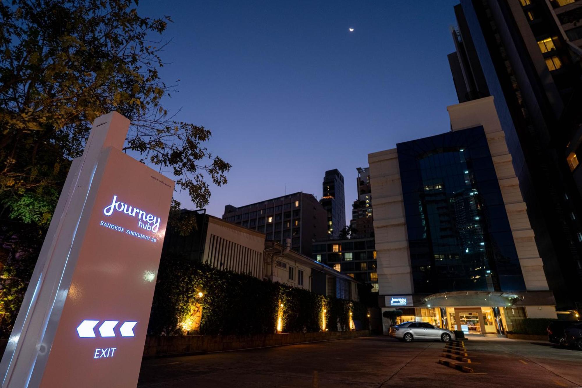 Journeyhub Sukhumvit 26, Bangkok - Formerly St James Hotel 외부 사진