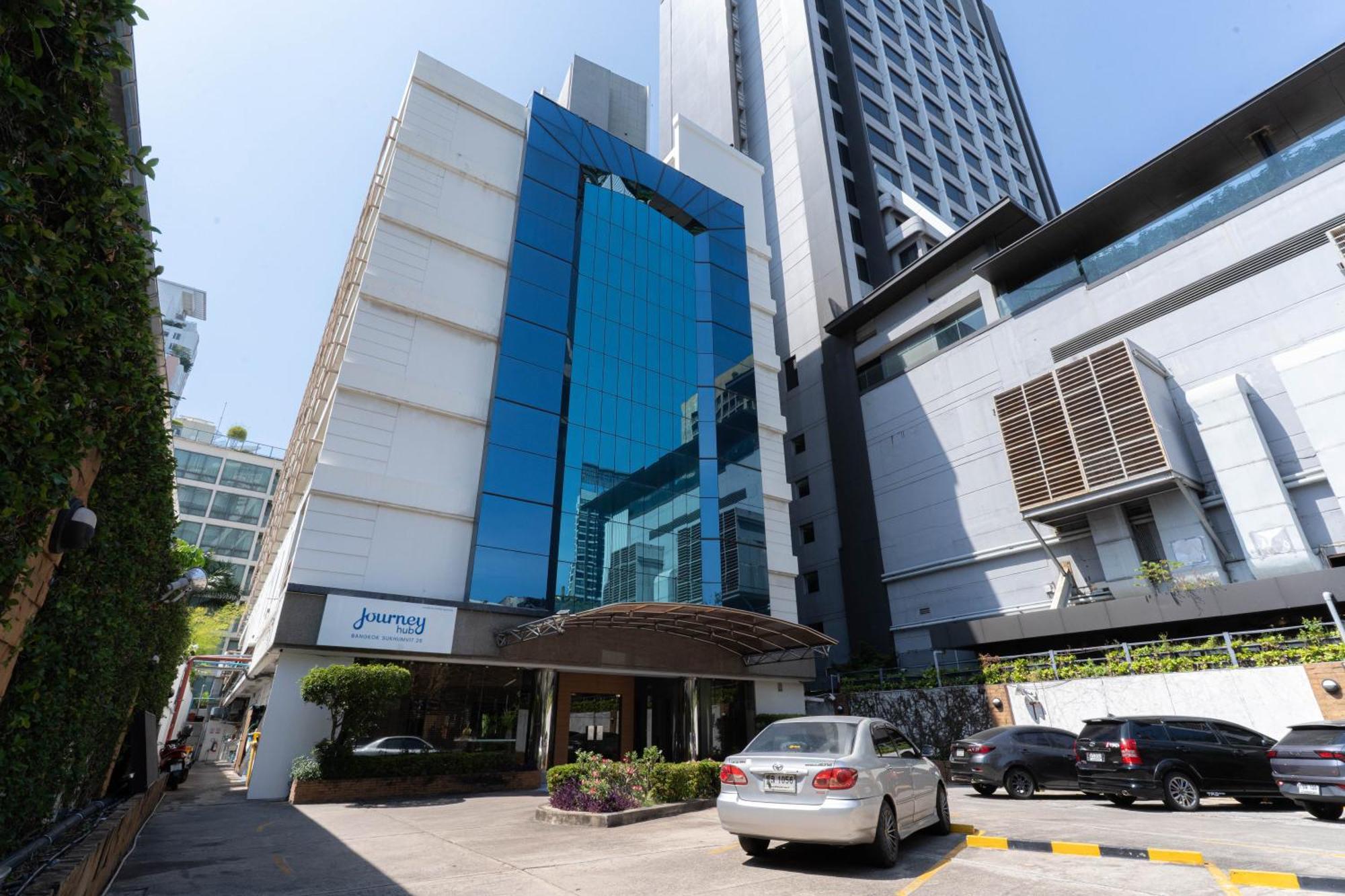 Journeyhub Sukhumvit 26, Bangkok - Formerly St James Hotel 외부 사진