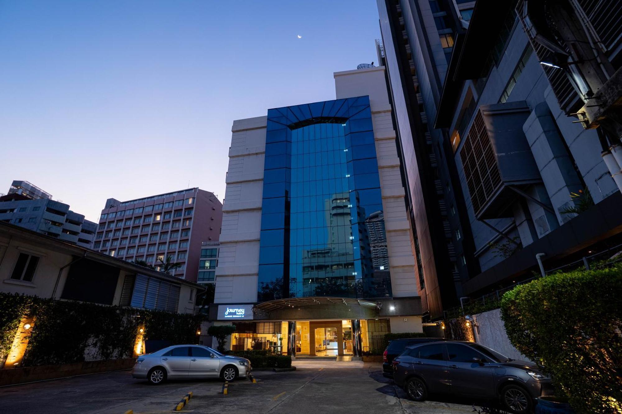 Journeyhub Sukhumvit 26, Bangkok - Formerly St James Hotel 외부 사진