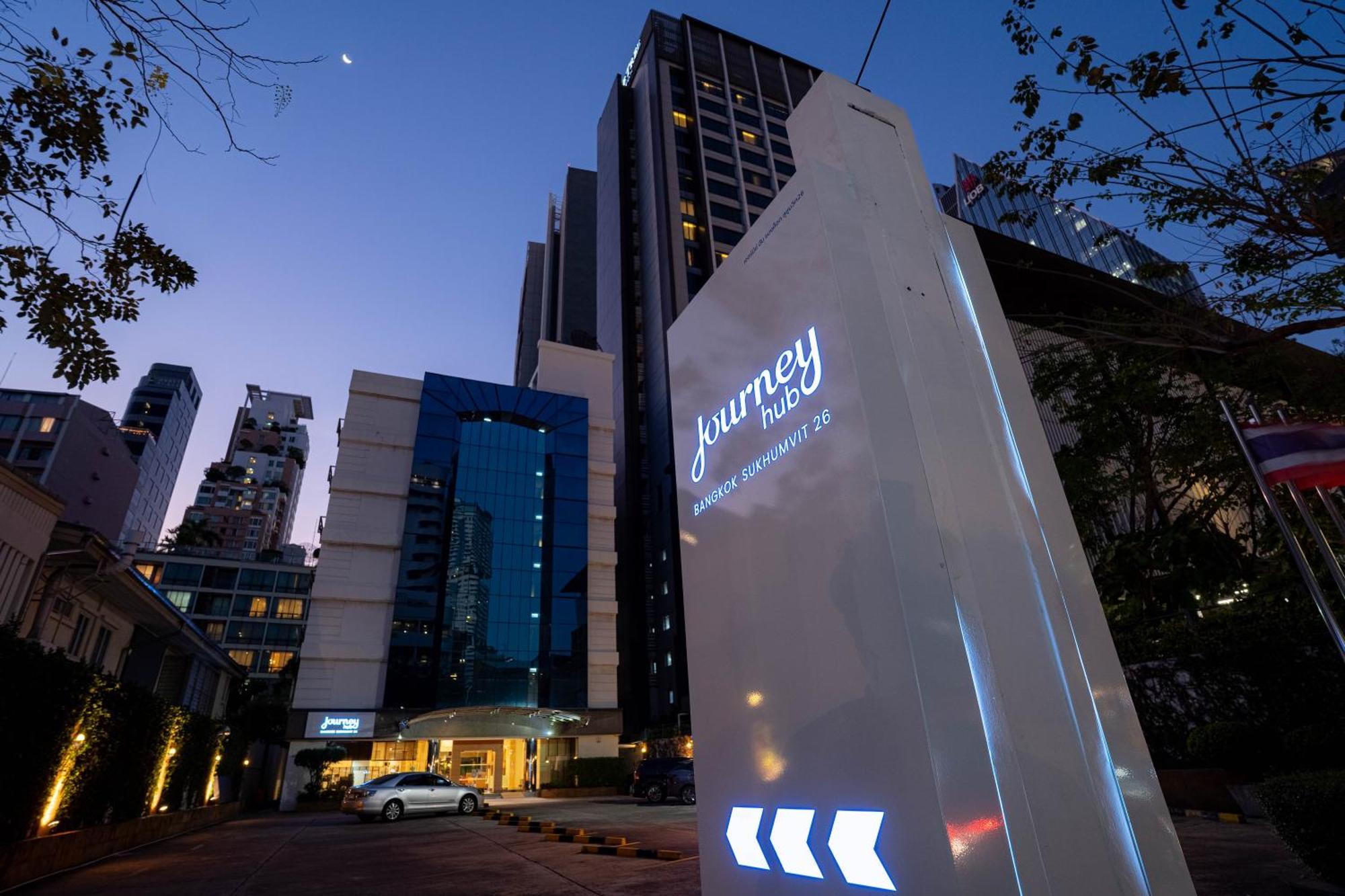 Journeyhub Sukhumvit 26, Bangkok - Formerly St James Hotel 외부 사진