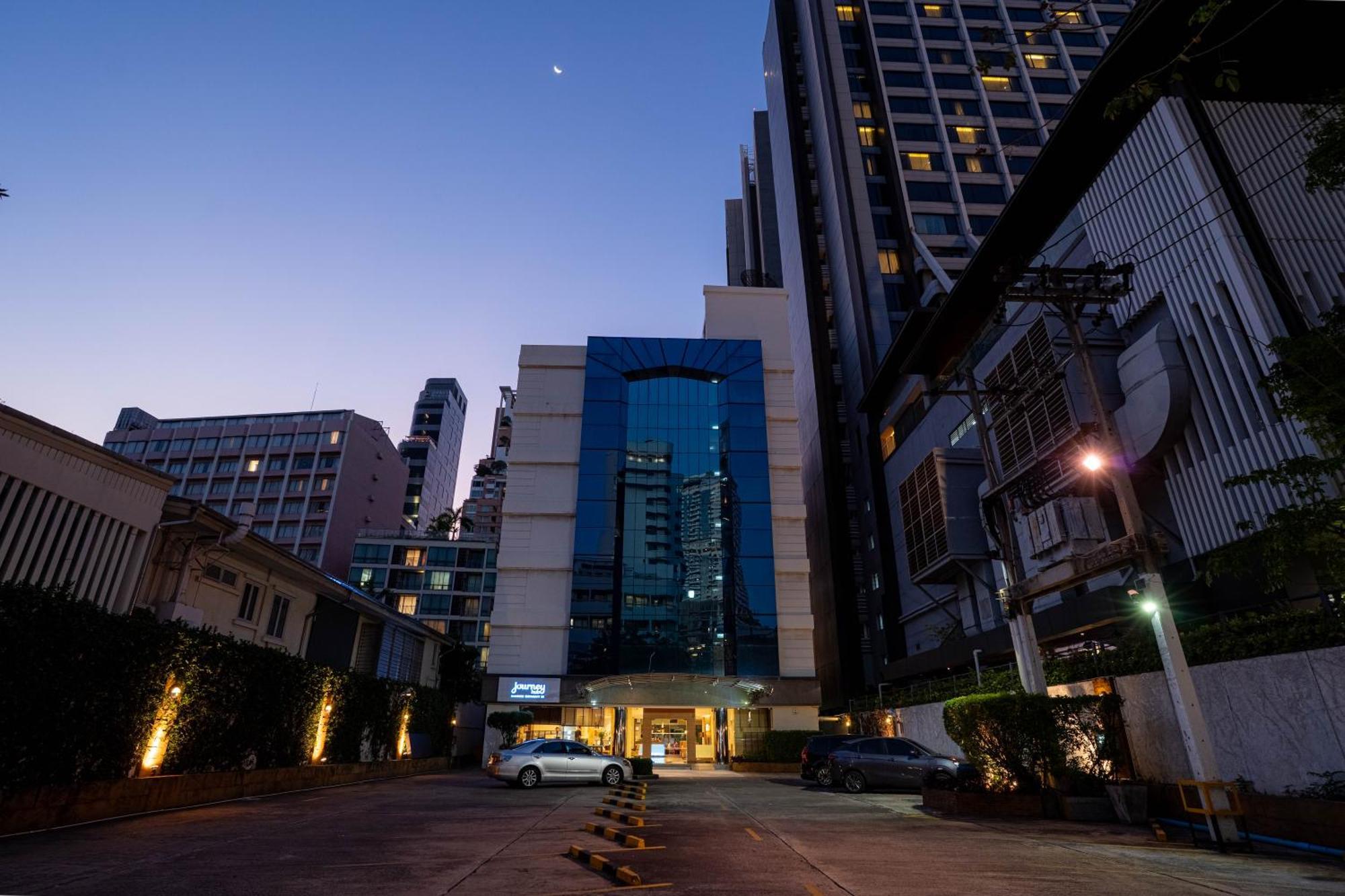 Journeyhub Sukhumvit 26, Bangkok - Formerly St James Hotel 외부 사진